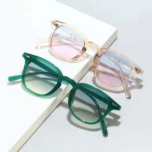 Lunettes de soleil rétro tendance personnalisées avec logo, dégradées, UV400, à rivets, carrées, pour hommes et femmes, vente en gros - Product Image 3