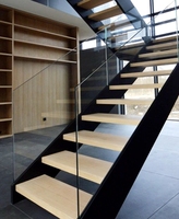 Escalier droit moderne sur mesure à double poutre pour usage commercial et résidentiel intérieur
