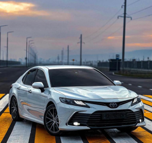 Utilisé pour Camry 2024, berline hybride à essence, 4 portes, 5 places, turbo <span class=keywords><strong>automatique</strong></span>, intérieur foncé, sièges en cuir, 1 à 25 000 miles - Product Image 2
