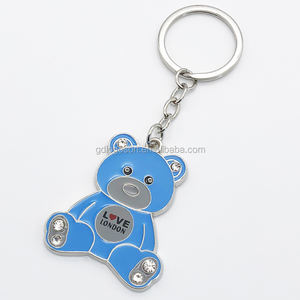 Venta al por mayor 3D lindo pequeño oso de peluche llavero logotipo personalizado Color Rosa Escocia recuerdo aleación llavero estilo de dibujos animados - Product Image 5