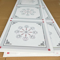 Panneau mural et de plafond en PVC ignifuge moderne le plus vendu avec grille de plafond pour salon