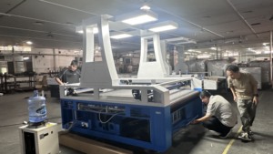 Machine de découpe laser CO2 compacte à double tête KC-1816 avec alimentation automatique et vision CCD - Product Image 3