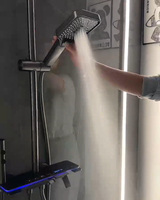 Ensemble de douche intelligent avec affichage numérique, finition chromée, jets pluie et modes de massage doux, commande par touches piano, lumière d'ambiance LED et affichage de la température