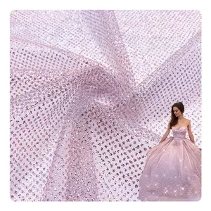 शादी की पोशाक के लिए लक्ज़री शाइनिंग सिल्वर सेक्विन पाउडर स्प्रेइंग ग्लूड ग्लिटर पिंक ट्यूल फैब्रिक लेस आइवरी शिमर मेश फैब्रिक
