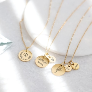 Collana con nome in inglese personalizzabile Showfay, catena da donna in acciaio inossidabile con ciondolo rotondo portafortuna - Product Image 1