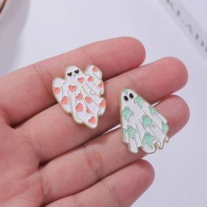 Épingles en émail dur en métal sur le thème de l'horreur d'Halloween, motif feuille d'érable, fabrication sur mesure, épingles de revers personnalisées, épingles en émail personnalisées - Product Image 5