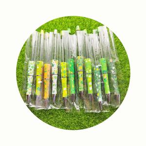 100 Bolígrafos de Plástico con Cuentas, Bolígrafo de Bolas con Cuentas, Manualidades con Trébol Verde, Bolígrafos para Niños, Regalo para Estudiantes y Maestros - Product Image 4