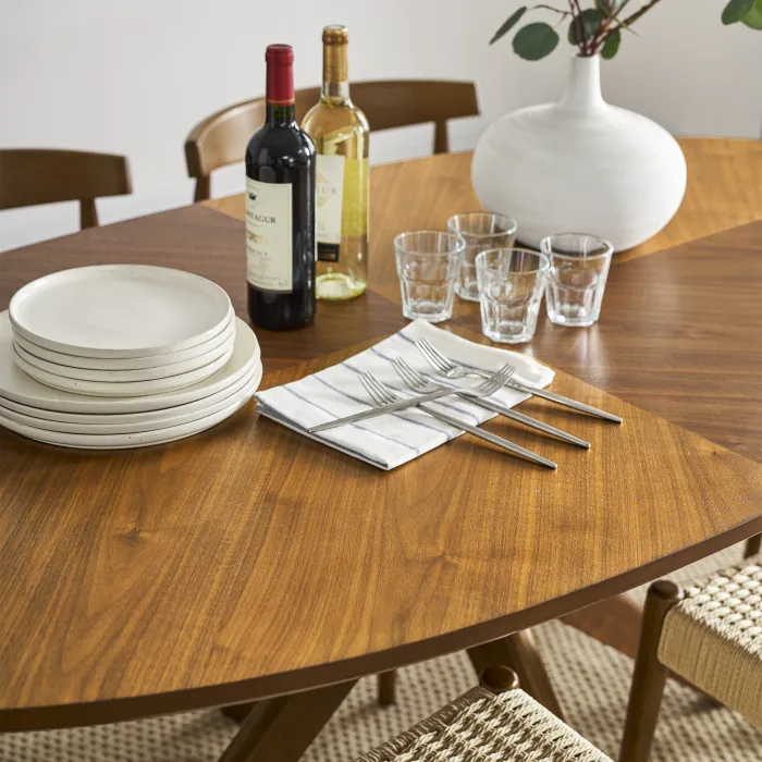 New Arrival High Quality Design OEM Furniture Set Patio Solid Walnut Wooden Kitchen Dining Table for Party Dinner