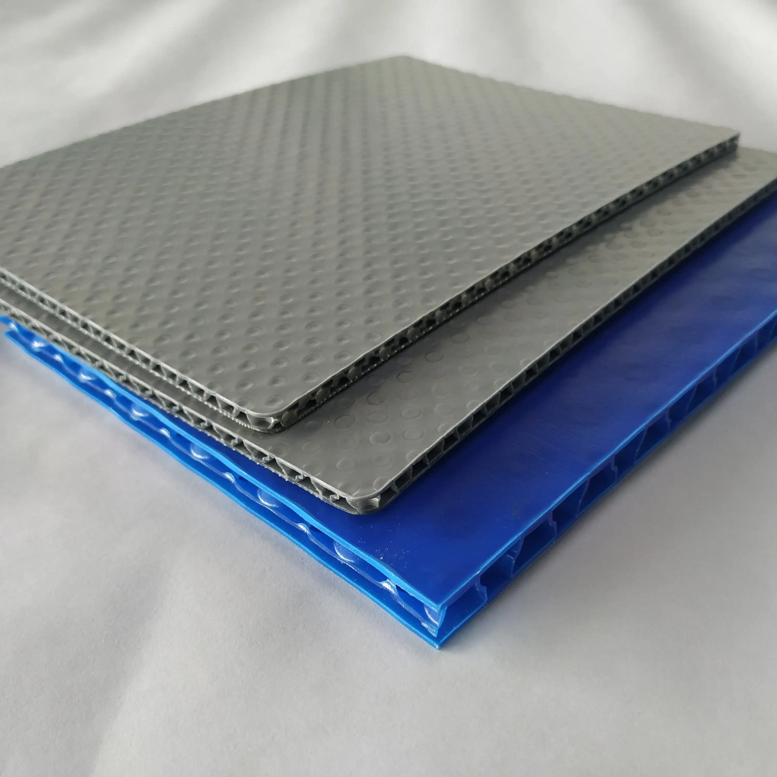 Colored Polypropylene Coreflute PP Hollow 4x8 Honeycomb Sheets Corrugated Plastic Corex Fluted Board