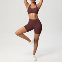 Ensemble de sport 2 pièces sans couture pour femme : Soutien-gorge de sport à col halter et short cycliste taille haute, effet push-up, anti-transparence lors des squats, personnalisable avec logo