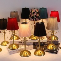 Lampe de table LED vintage rechargeable sans fil avec couvercle en tissu, motif nœud romantique pour décoration créative d'hôtel ou de maison