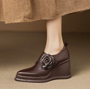 Chaussures en cuir pour femmes à talon haut, style rétro, couleur unie, motif floral, à semelle plate, mi-mollet - Product Image 3