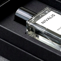 Boîte à parfum rigide noire haut de gamme en deux parties avec couvercle amovible et insert ajusté pour présentation d'emballages de parfums personnalisés