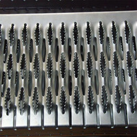 Grille en acier dentelé professionnelle de qualité industrielle, plaque antidérapante à motif crocodile, utilisée pour la sécurité des escaliers, marche d'escalier grillagée
