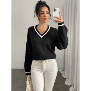 Pull en tricot torsadé à col en V noir pour femmes - Product Image 2