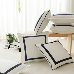 Sarung Bantal Sofa Persegi Putih, Sarung Bantal Beludru Lembut dengan Pom Pom untuk Dekorasi Rumah Ruang Tamu Kamar Tidur - Product Image 3
