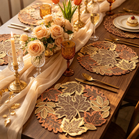 Sets de table ronds en tissu brodés avec un motif personnalisé, parfaits pour les mariages, les fêtes, Noël et tous les événements festifs