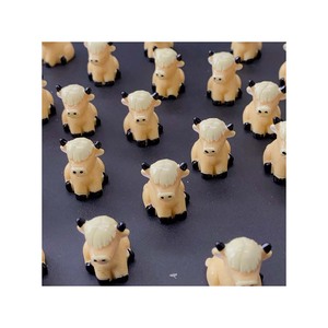 Figurines de vaches des Highlands miniatures, 100 pièces, 20*21 mm, mignonnes statues de vaches en résine, décoration de jardin féerique pour la maison, fête, décoration de gâteau, ornement - Product Image 5