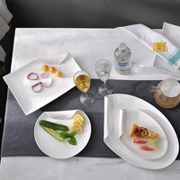 Service de vaisselle en céramique blanche irrégulière Shengjing Royal Ware, assiettes rondes en porcelaine pour la restauration, vaisselle pour restaurant.