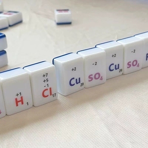 Jeu <span class=keywords><strong>de</strong></span> tuiles <span class=keywords><strong>de</strong></span> Mahjong sur le thème <span class=keywords><strong>de</strong></span> la chimie, jeu éducatif sur la table périodique, outil d'apprentissage pour l'équilibrage des équations chimiques pour les étudiants - Product Image 3