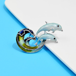 Broche de aleación de esmalte de delfín saltando sobre las olas pintura al óleo Color cielo azul océano delfín Pin para hombres mujeres sombrero, bolsa - Product Image 2