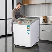 Commerciële borstdiepvriezer met glazen schuifdeksel, hygiënisch, duurzaam, verstelbare thermostaat voor catering, voedselopslag en keuken.