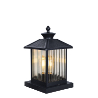 Lampe de poteau extérieure moderne avec verre trempé cannelé et toit pyramidal texturé