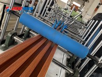 Ligne d'extrusion de profilés de clôture en plastique composite WPC PVC pour la décoration intérieure