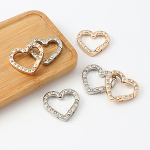 Portachiavi a Forma di Cuore con Moschettone a Molla, <span class=keywords><strong>Regalo</strong></span> di <span class=keywords><strong>San</strong></span> <span class=keywords><strong>Valentino</strong></span> <span class=keywords><strong>per</strong></span> <span class=keywords><strong>Lei</strong></span>, Anelli Portachiavi Fai-da-Te <span class=keywords><strong>per</strong></span> Chiavi, Zaini, Etichette Bagaglio, Accessori e Ciondoli all'Ingrosso - Product Image 4