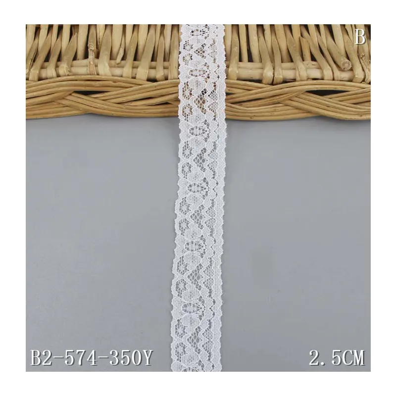ナローレースリボン幅2.5cmの白いレーストリムドレススカートは装飾的なトリムアクセサリーです