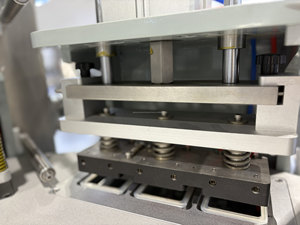 Machine d'emballage sous atmosphère modifiée de type boîte rotative <span class=keywords><strong>GYS</strong></span>-1100 peut emballer des gâteaux de lune, des pâtisseries au jaune d'œuf et d'autres produits - Product Image 6