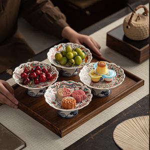 Assiette chinoise rétro en porcelaine à pied haut, motif Doucai, pour offrandes bouddhistes et collations - Product Image 2