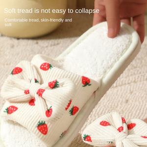 <span class=keywords><strong>Mules</strong></span> classiques à bout ouvert fraise pour femmes mousse à mémoire de forme souple anti-dérapant <span class=keywords><strong>EVA</strong></span> pour pantoufles plage à la mode automne-hiver - Product Image 2