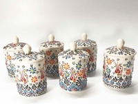 Ensemble de pots à épices en céramique avec couvercle Conteneur de stockage sûr pour les aliments Sucre d'épices décoratif Poterie Lot de 6 pots de cuisine uniques Cadeau décoratif