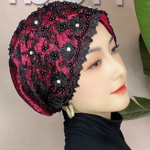 Bonnet Hijab Perlé Fait Main Musulman - Voile Brodé Haut de Gamme avec Perles pour Usage Quotidien - Product Image 5