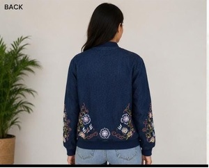 Chaqueta vaquera de mezclilla para mujer de primera calidad, informal, con botones al frente, mezcla de algodón, prenda exterior elegante para uso diario, disponible a precio de mayorista. - Product Image 4