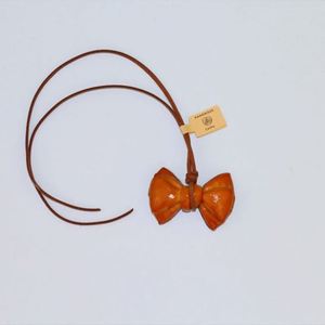 Llavero de simulación de pan alcalino hecho a mano - Colgante de pretzel para espejo retrovisor de coche, regalo único con temática de comida para panaderos - Product Image 4