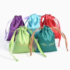 Pochette en satin personnalisée avec cordon de serrage pour cils, bijoux et cadeaux – Petits accessoires d'emballage textile - Product Image 5