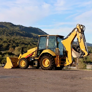 Chargeuse-pelleteuse Caterpillar 420 jaune avec godet avant et bras de terrassement arrière - Product Image 5