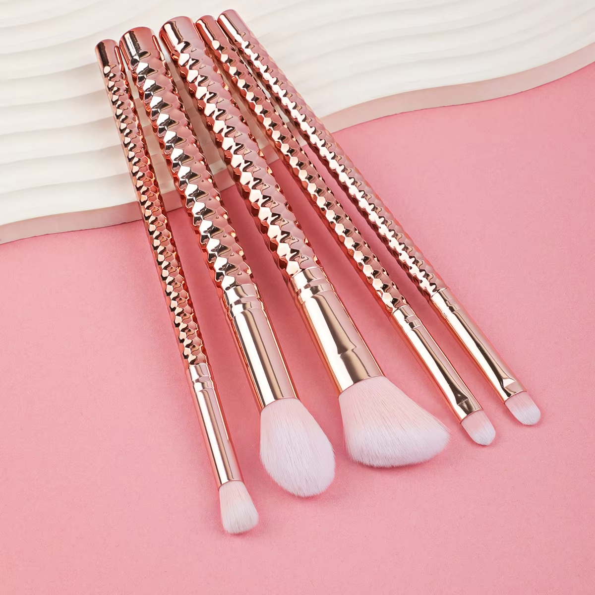 5 ชิ้น ด้ามจับสีทองพร้อมฐานสีขาวสำหรับแป้งแต่งหน้า