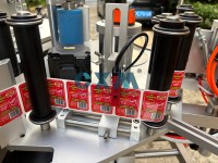 Machine d'étiquetage des bouteilles avant et arrière |   Applicateur d'étiquettes automatique double face pour pots de miel et bouteilles plates