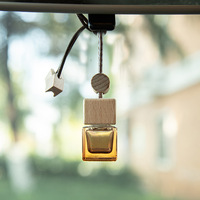 8ml vide carré bouteille en verre bouchon en bois suspendu voiture parfum arôme bouteille café couleur voiture diffuseur bouteille avec ficelle brune