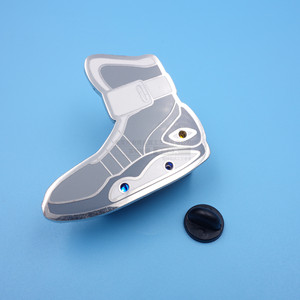 Badge de chaussure en métal personnalisé, en alliage émaillé, avec LED clignotante, épingle de revers, décorations à boucle papillon en nickel brillant - Product Image 1