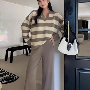 เสื้อคาร์ดิแกนไหมพรมคอวีลายทางตัดสีสไตล์โปโลสำหรับผู้หญิงแฟชั่นฤดูใบไม้ร่วงทรงโอเวอร์ไซส์ - Product Image 2