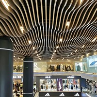 Plafond en aluminium ondulé imperméable de haute qualité pour la décoration intérieure dans les hôtels, les complexes hôteliers et les villas de luxe
