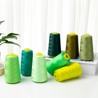 Stokta toptan TKT Hilos De Costura Hilos katı renk boyalı bükülmüş % 100% Polyester iplik 40/2 Polyester dikiş ipliği