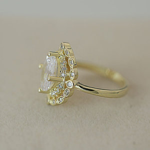 Anello creativo cavo per donna, design scintillante con intarsi, gioielli alla moda color oro - Product Image 6