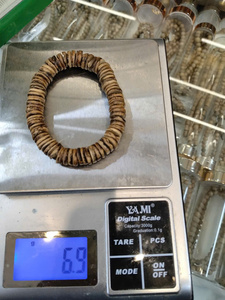 Pulsera Premium de Agarwood Natural Toc Kien con Cuentas Anudadas Únicas y Fragancia Dulce y Duradera - Product Image 5