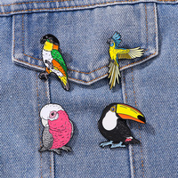 En gros, Broche en métal émaillée souple, motif oiseau (perroquet, toucan) de dessin animé, pour décoration de vêtements, cadeau mignon