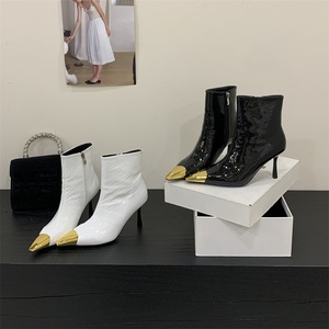 Bottines d'hiver noires pour femmes, bout pointu, décoration en métal, talons aiguilles blancs, chaussures pour femmes, Zapatillas Mujer - Product Image 5